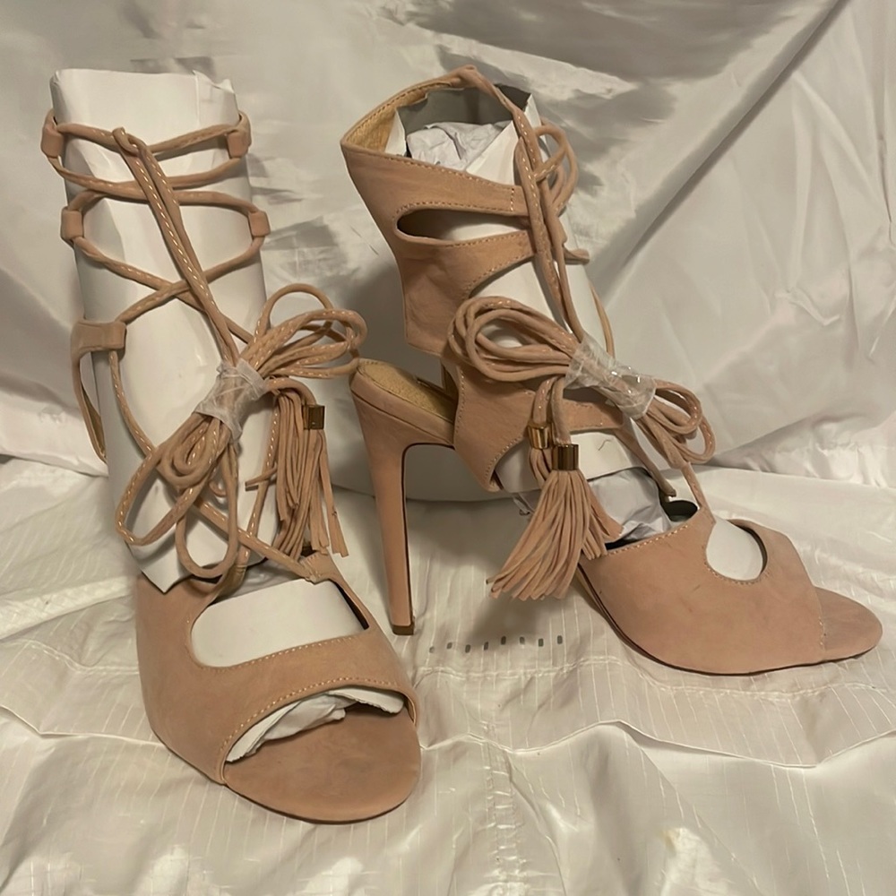 Sz 10 Lilianna Tan High Heel